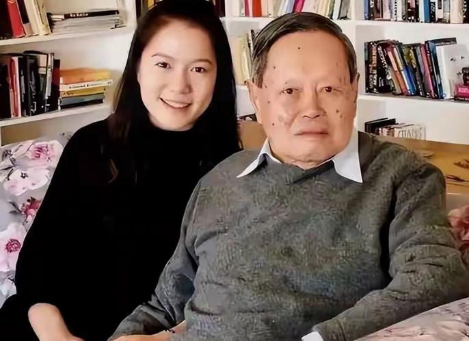杨先生走了，难道翁帆她就应当变成艾艾怨怨的祥林嫂？
 
翁帆应有自己的生活，评论
