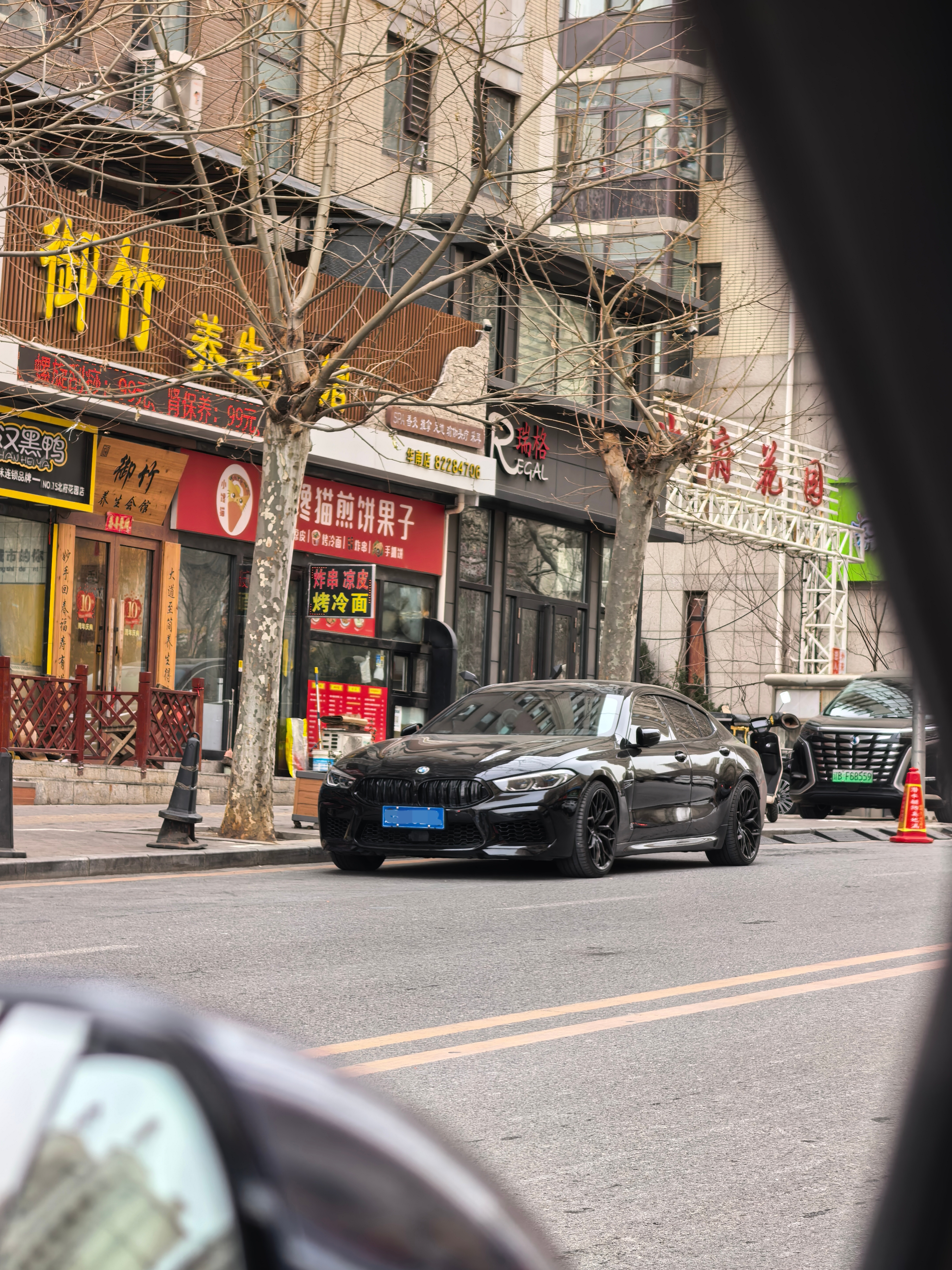 有些高级燃油车的气质终究还是优雅且无可替代的这 8 系，太好看了