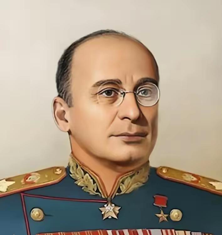 1953年3月5日，斯大林去世，贝利亚确认斯大林彻底断气后，立刻站起来，脸色一变
