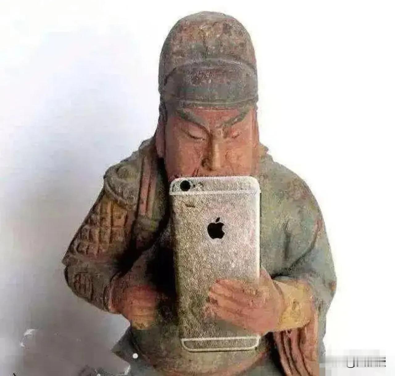 最近这段时间是大学录取博士的高峰期
有不少同行表示
带博士不容易，一读最少4年时