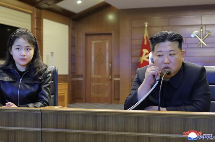 声援伊朗！根据中新网3月11日发布的消息，3月10日朝鲜人民军海军的“崔贤”号驱