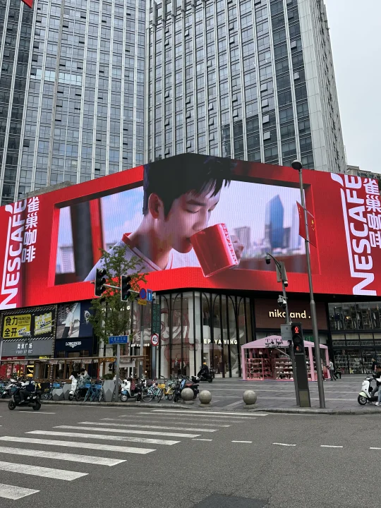 非粉。。。。都很震撼的程度。。。。。