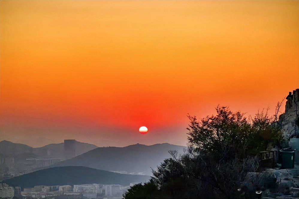 你会在意一只猴子，一个婴儿打翻你的水杯吗? 不会，因为差距太大。

假如你容忍不