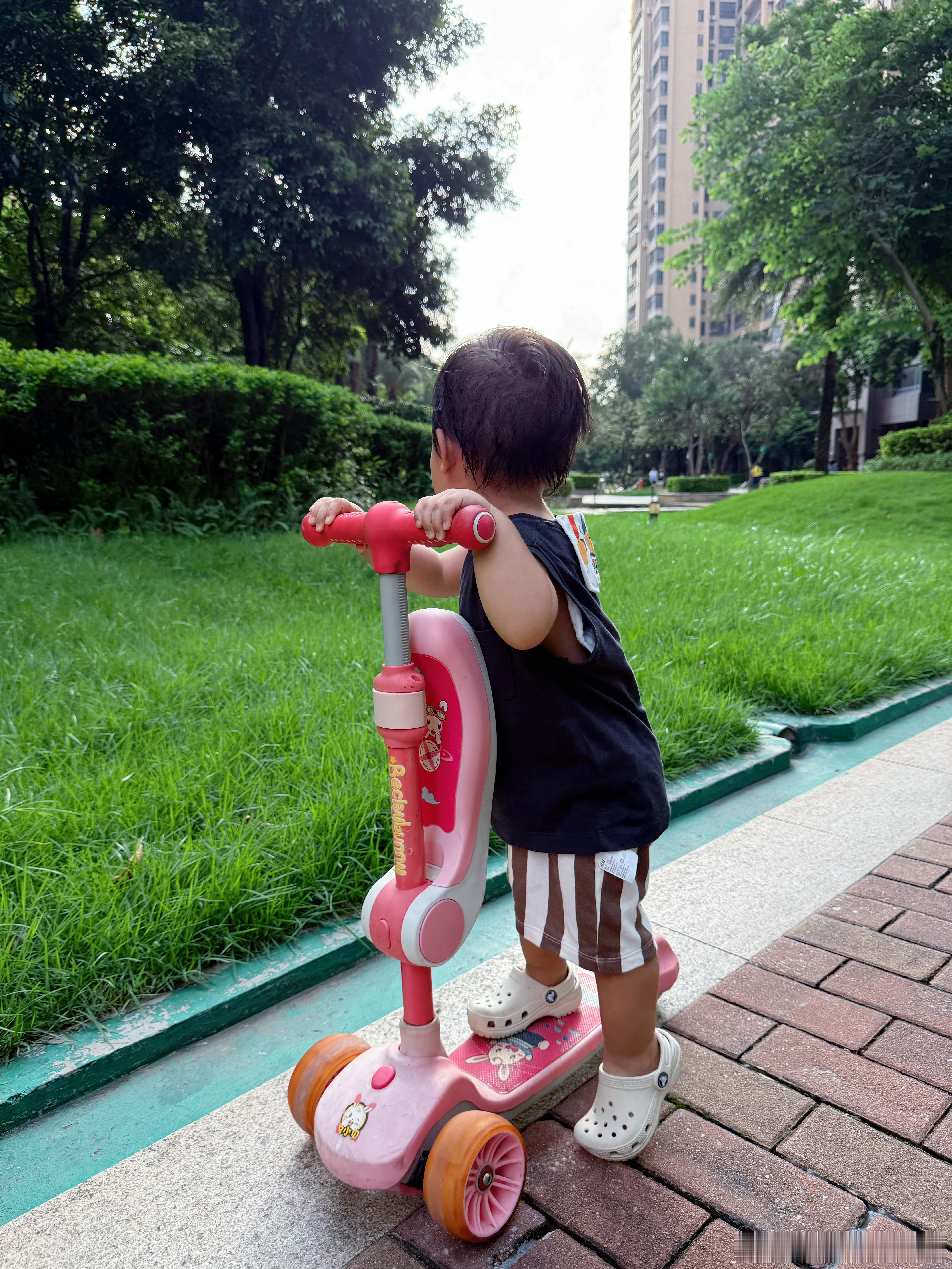 有姿势冇实际，好像会蹬一样。萌娃养成记