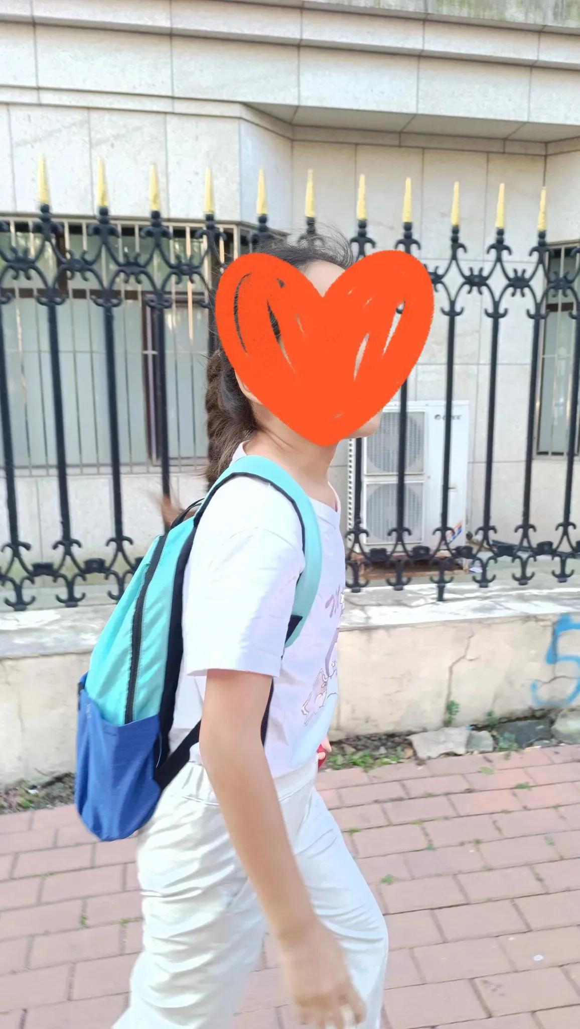“百花齐放才是好班级，一枝独秀不是好班级。”——这是班主任（数学老师）批Yaya