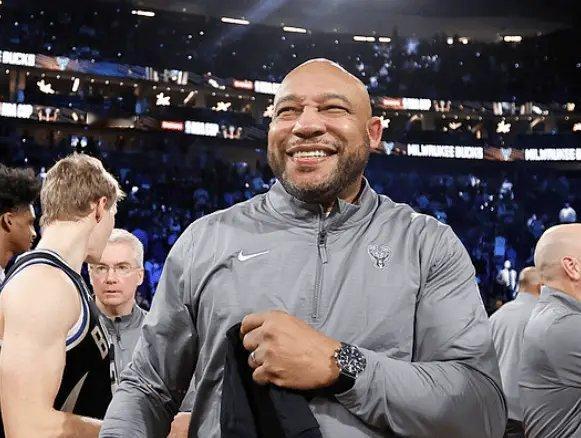 雄鹿NBA杯冠军 看来哈姆也并非像湖人球迷所说的那样一文不值，雄鹿杯赛夺冠后，哈