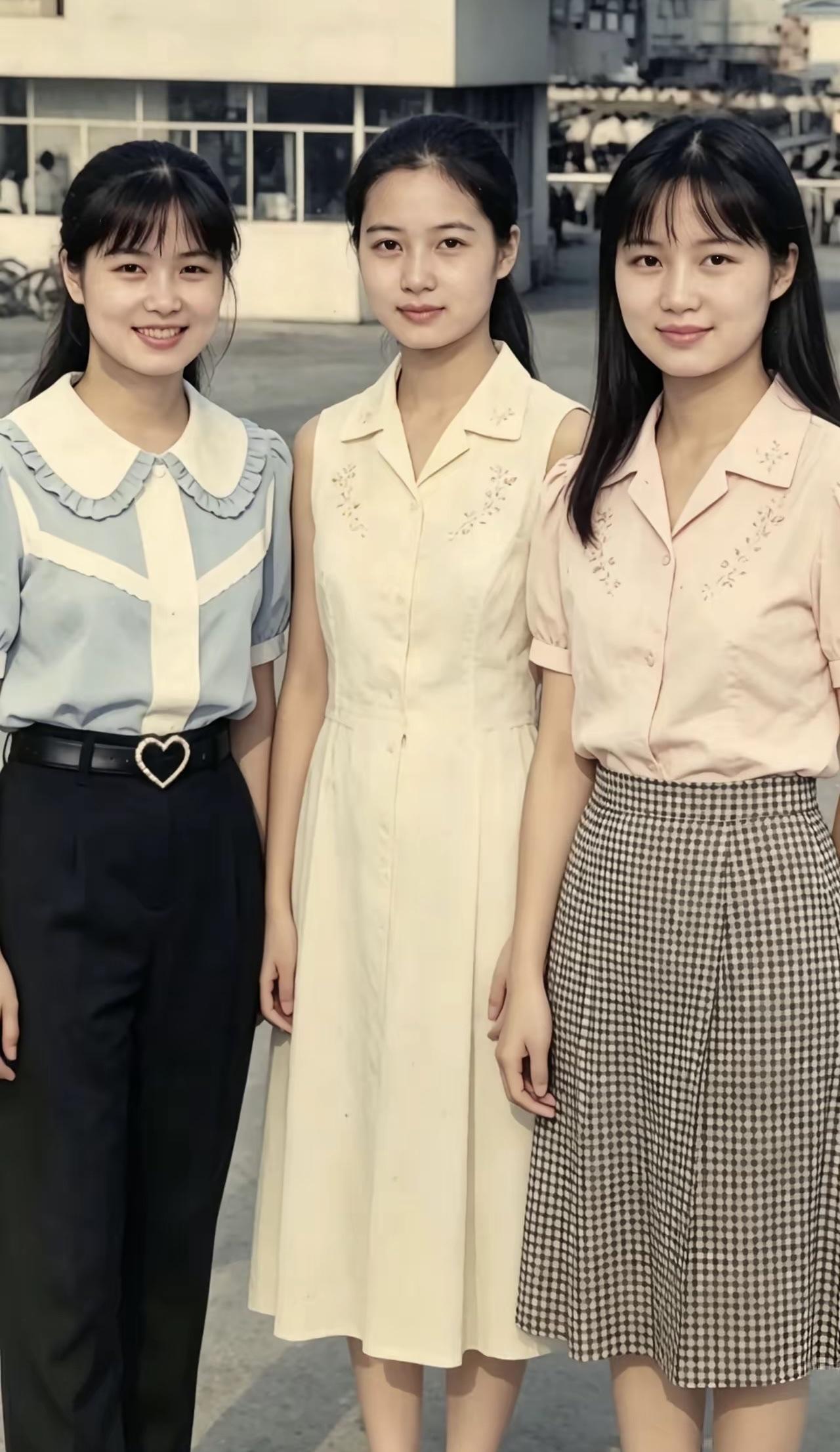 90年代东莞打工妹，无美颜滤镜，青涩淳朴眉眼干净，全凭天然美惊艳了整个打工时代！