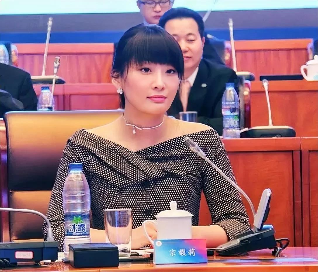 娃哈哈掌门人宗馥莉“亿级善举”：捐资助教育，助力食品科研，展现企业家社会担当

