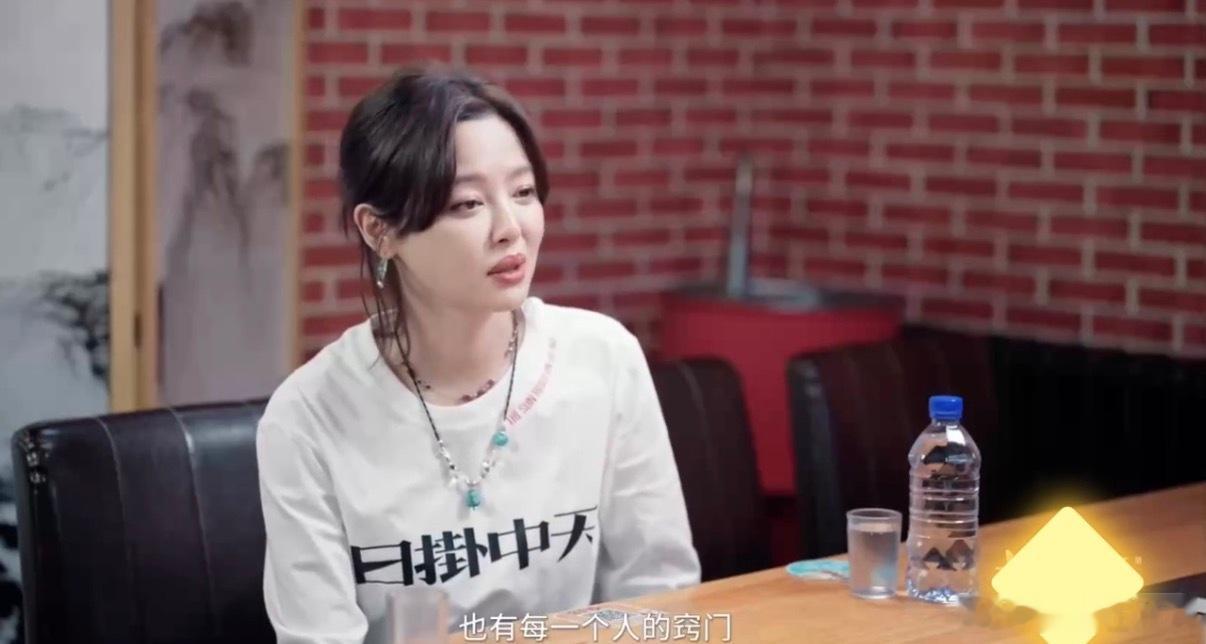 辛芷蕾演烂片是出于谋生的无奈辛芷蕾活得特别真实，不避讳低谷期的选择，接烂片只是为