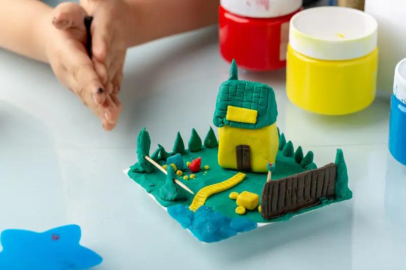 前有“00后”像一群职场小旋风般整顿职场，如今“15后”也不甘示弱，开始对自家和