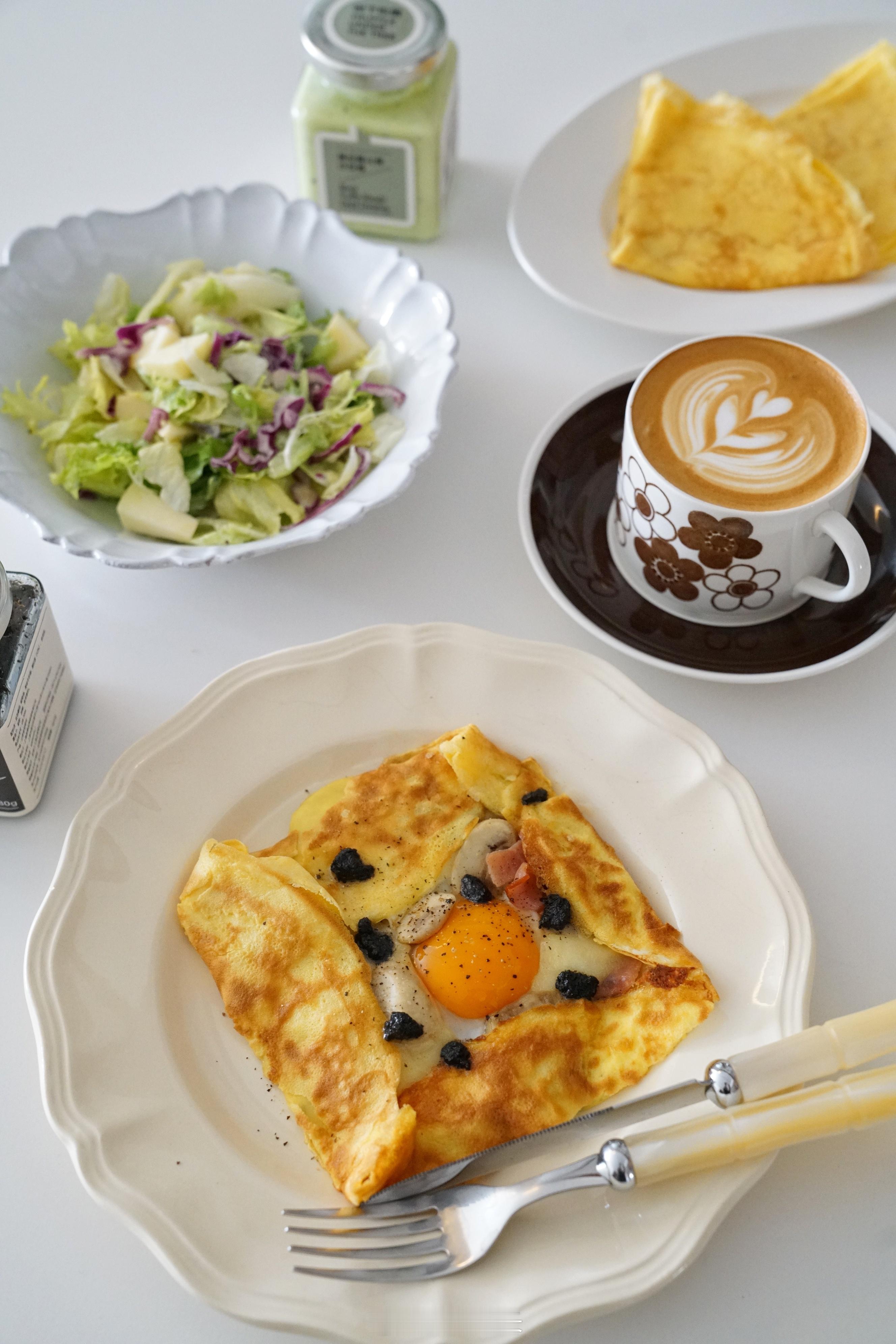 今日份洋气早餐😋做了黑松露火腿蘑菇可丽饼，欢喜💛 ​​​