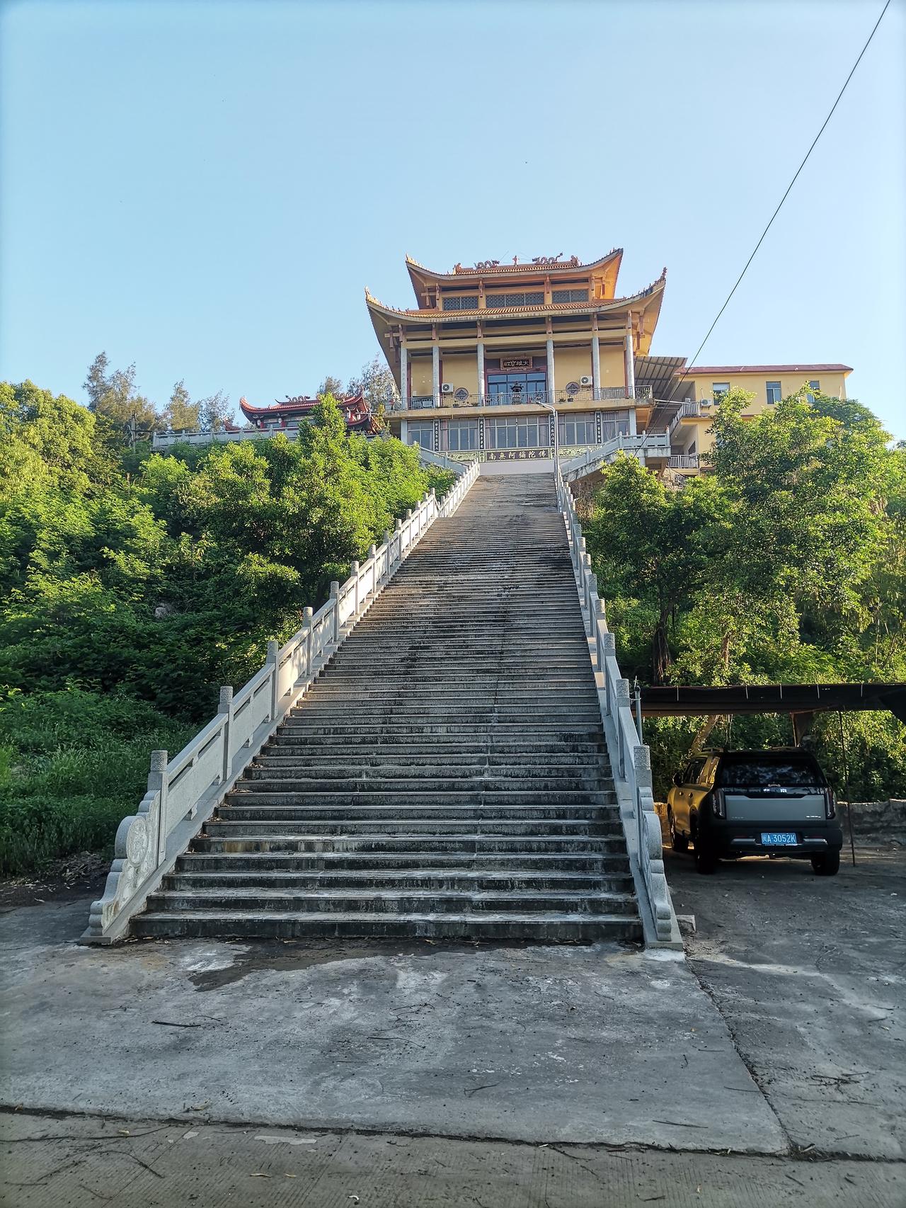 吴航十二景之一龙角含烟（龙角峰寺B座大雄宝殿）[合十][合十][合十]。
龙角含