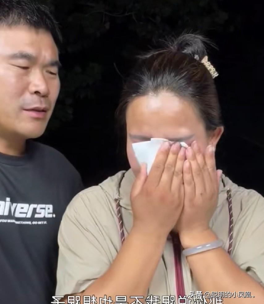 小故事！
    每次 李佳直播，都要哭两次。多数时候都是，因为老壳子到处捣乱没