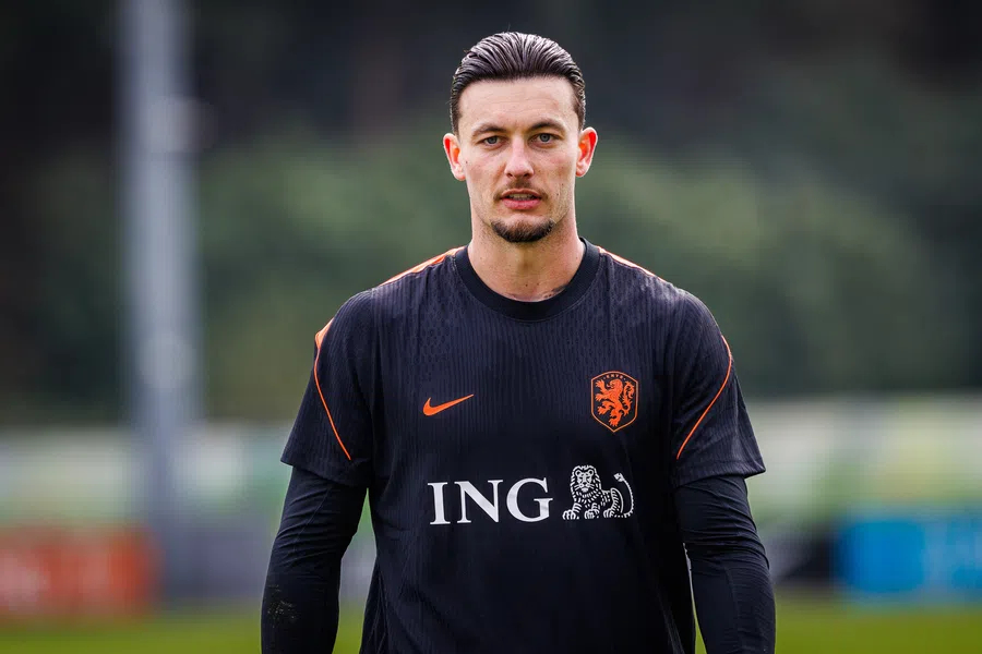 尽管他考虑过带第4名门将参加今年夏天的世界杯，但荷兰队主帅罗纳德-科曼最终还是决