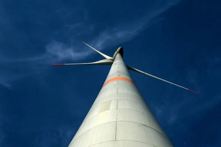 【监管和关税使风电场Equinor 损失 10 亿美元】[美国不可投资]（法新社