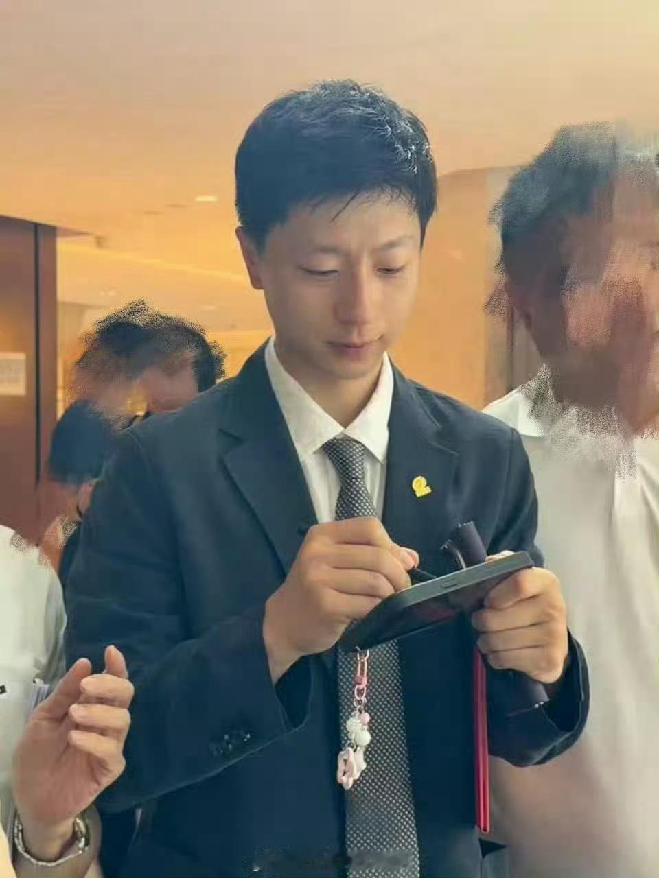 下周头像和版头为 