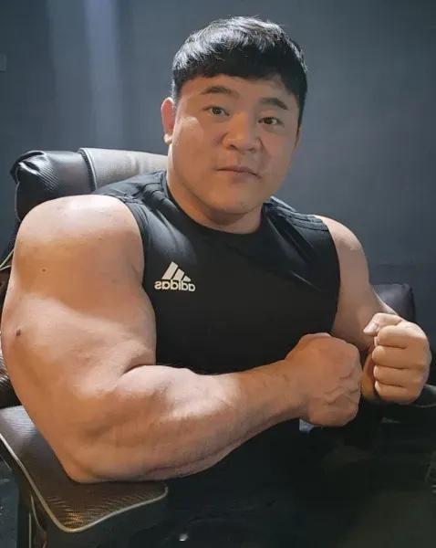 健身网红朴胜贤去世 曾拥有 80 余万订阅者的健身网红朴胜贤，于 5 日下午 3
