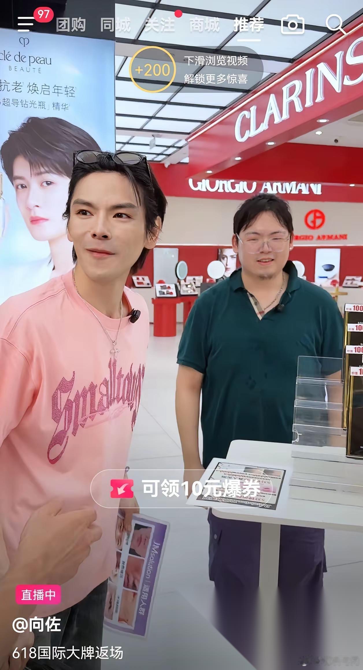向太最应该感谢的人不是让人生翻盘的向华强也不是为向家生儿育女的郭碧婷而是现在接住