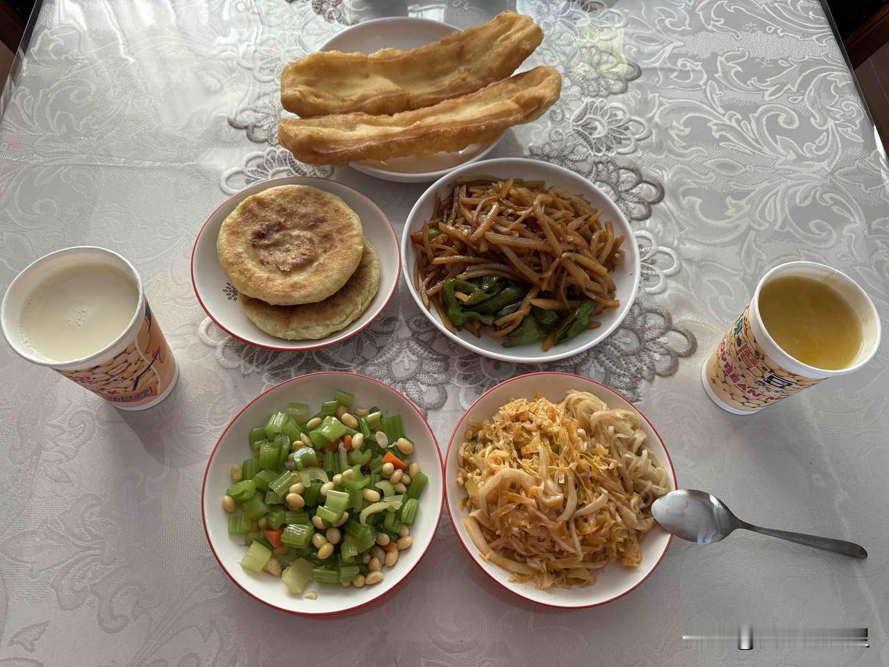 今天天气非常好。十一到二十五度。相当舒服。
今天的早餐已经搞好。是不是很有食欲啊