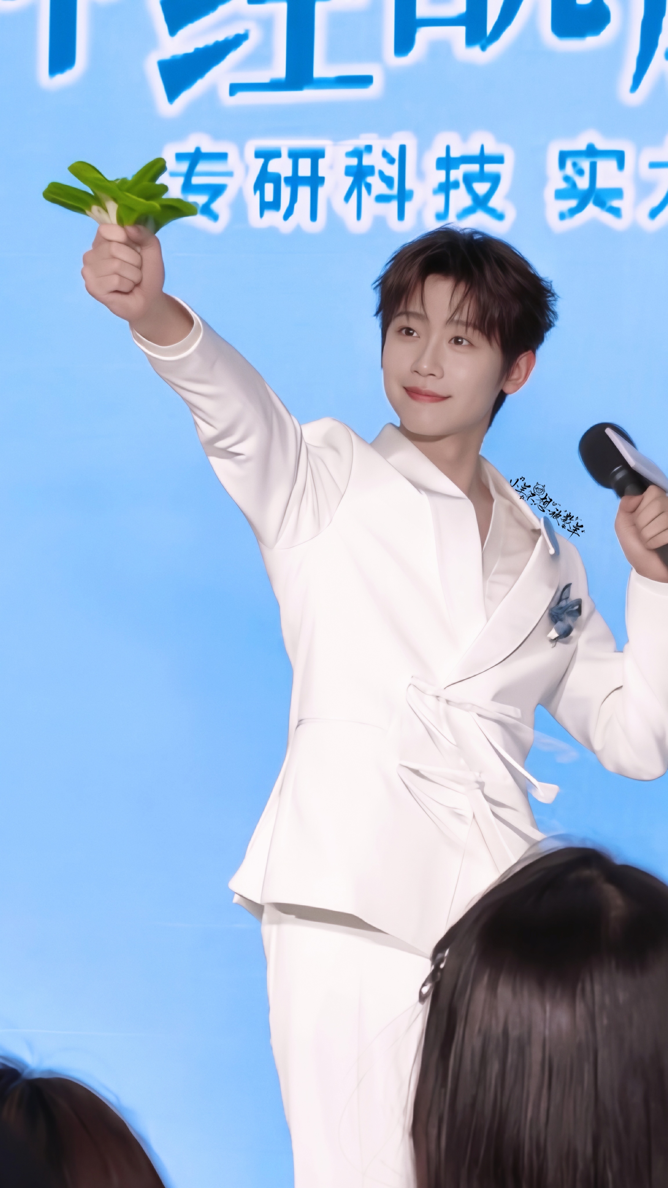 李卿  🥬李卿新歌家的方向 就这样萌萌的看着你说“我想和你有个家”