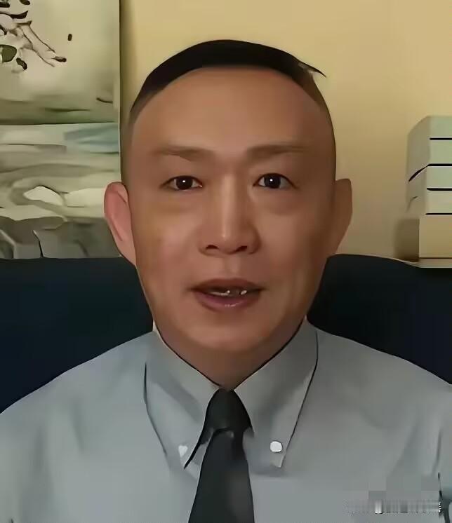 解释不清了！北京，一场公开活动上，学者卢麒元直接把话挑明，提出凡是参与立法和定规