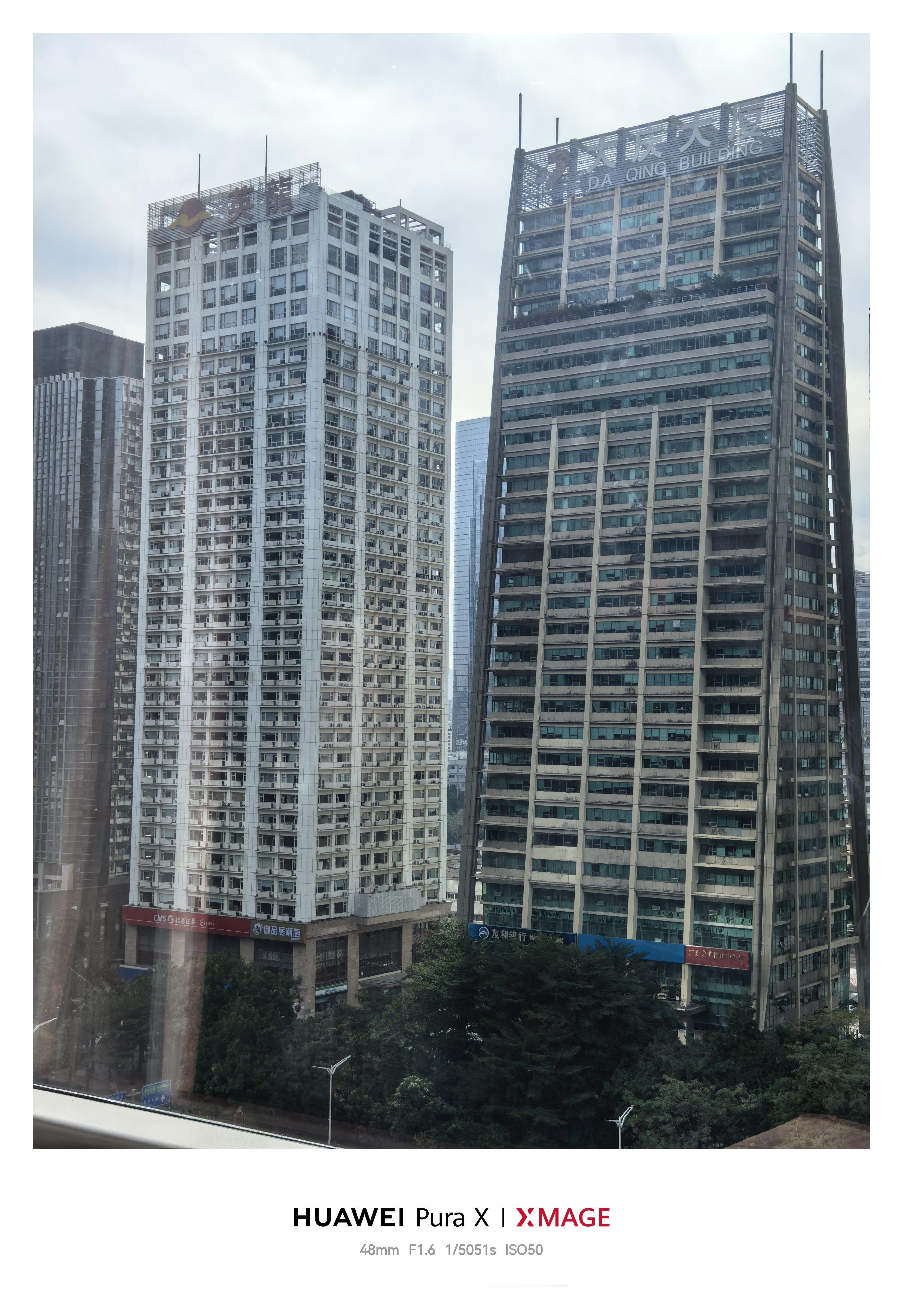 香港火灾已致44人遇难真心希望能下点雨，这楼里边的人得有多绝望啊…… 深圳·深圳