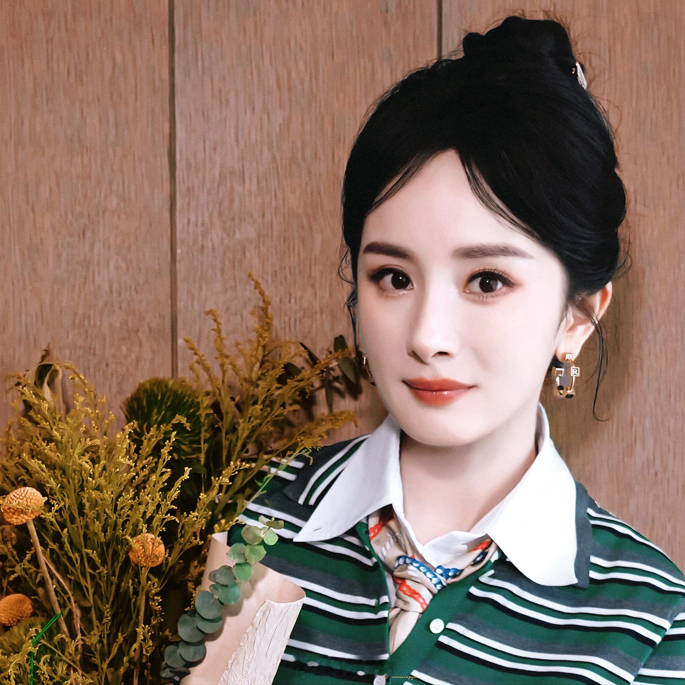 ▪️ 杨幂 ｜ 🪟“記憶像無法停摆的秋千” 📜杨幂