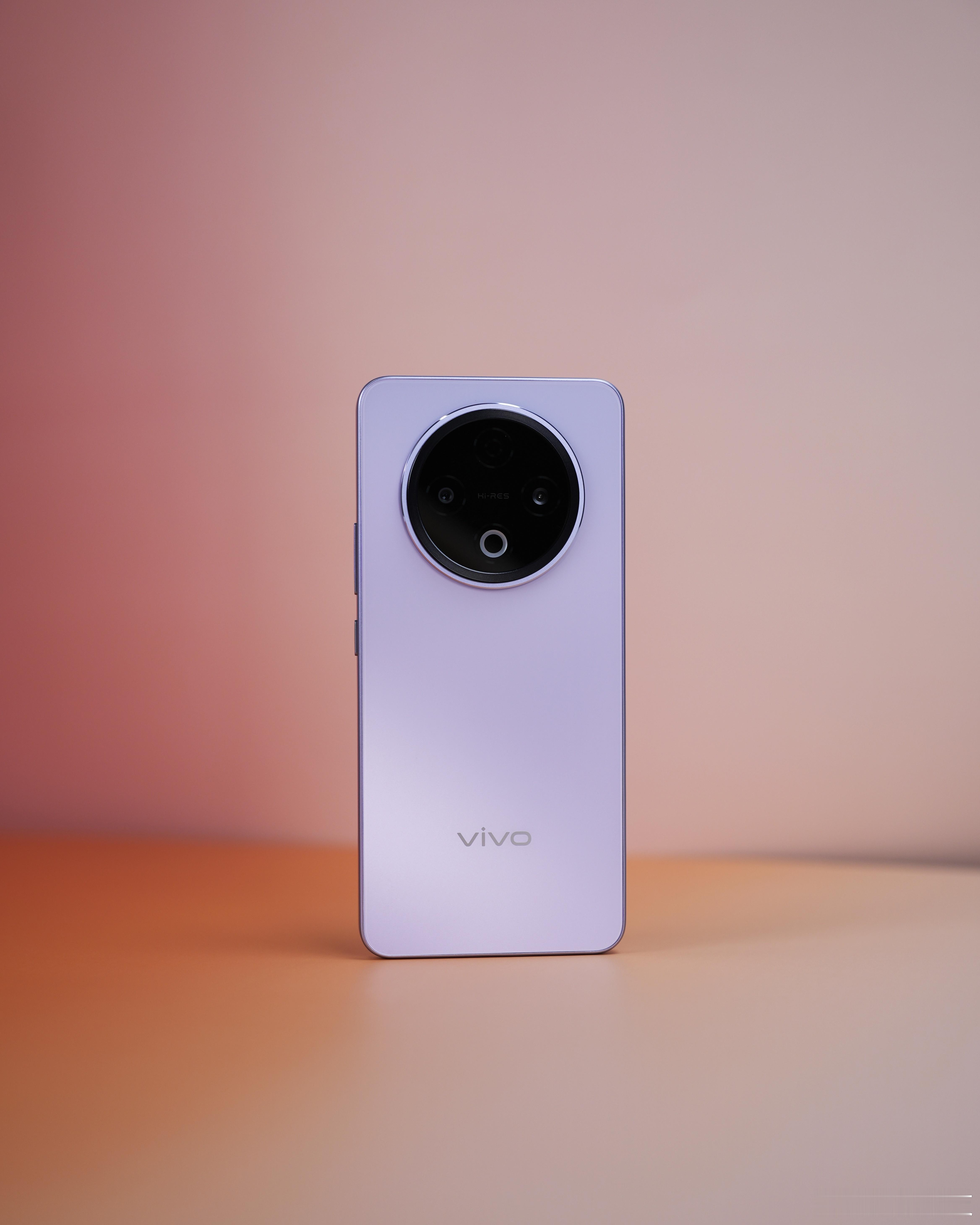 同学们，蓝厂Y系列又又更新了，全新的vivo Y500即将发布！简单拍个图赏给大