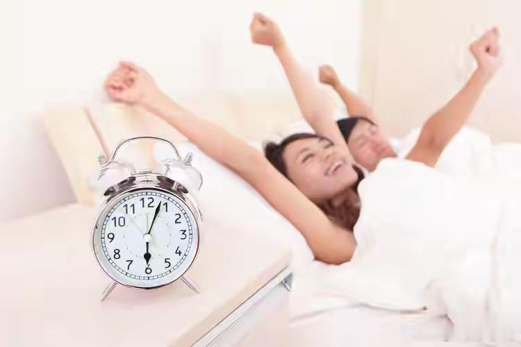 正常的性生活频率是多少这个问题我发现有位网友说的很经典：刚开始谈恋爱的时候一天两