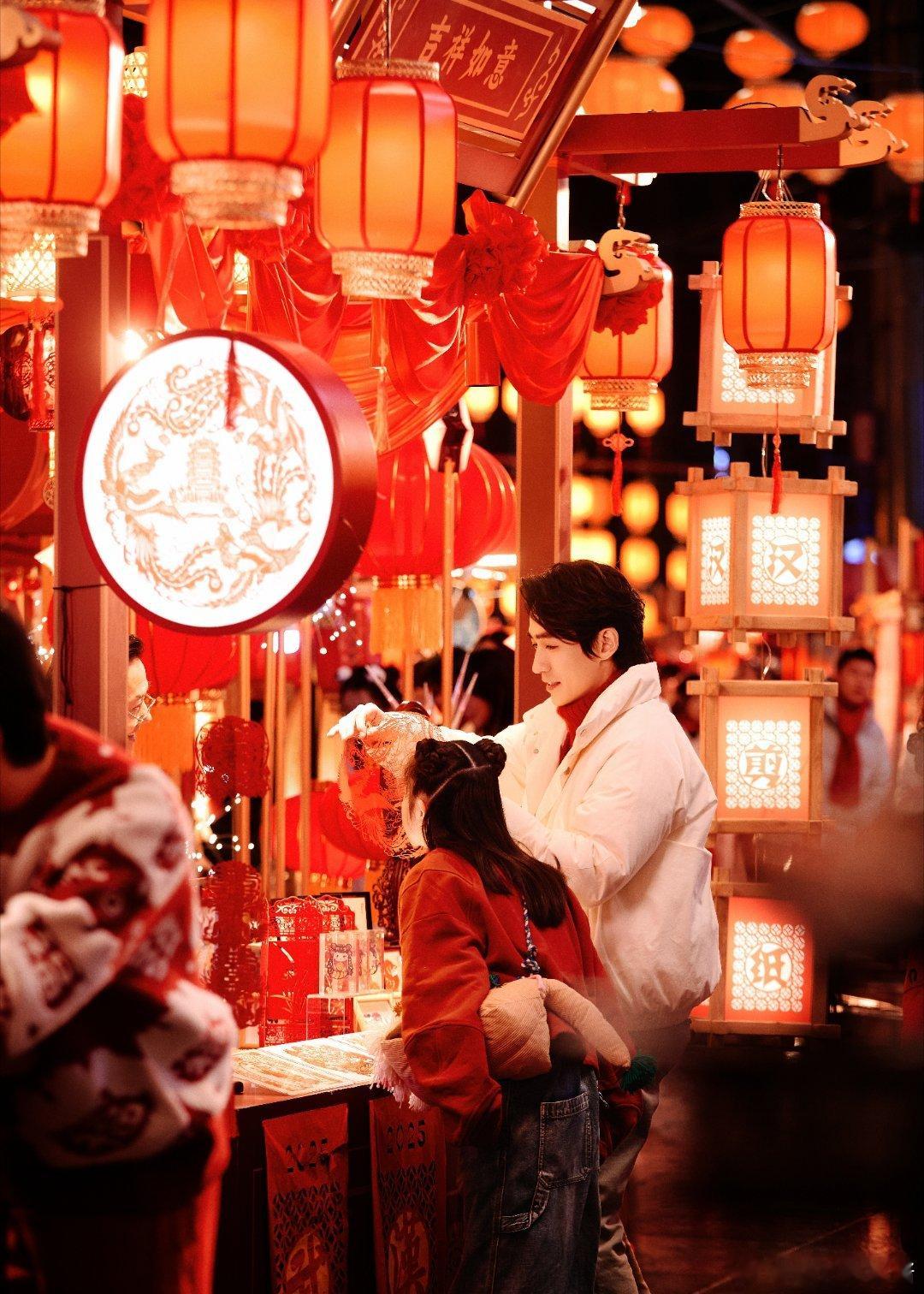 在春晚看到朱一龙角色的生命力 没想到看个春晚还被朱一龙的角色给狠狠感动，在武汉分