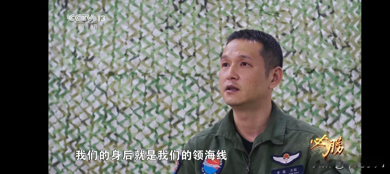 太劲爆了！歼16，桶滚倒飞霸气驱离外军隐身战机，同时锁定2架，真的太解气了……