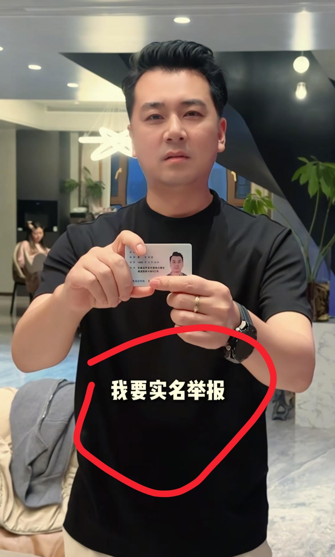 现在全网最糟心的男人就是路哥了吧！
不是因为拍视频没人看，也不是因为直播带货没人