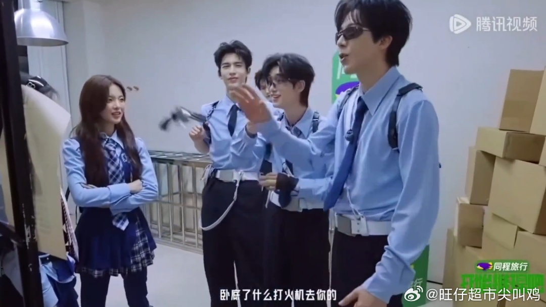 丁程鑫一直在挑衅刘宇宁一秒缴械丁程鑫开始推理吧 丁程鑫这把玩具枪确实玩出花了，挑