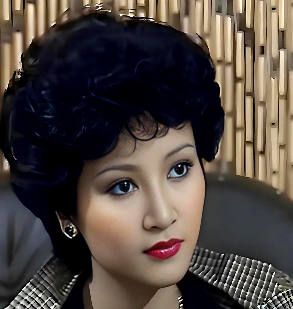 你看过前夫在正妻婚礼上哭成泪人的吗？
不是因为舍不得，而是真替她高兴。
谢贤和狄