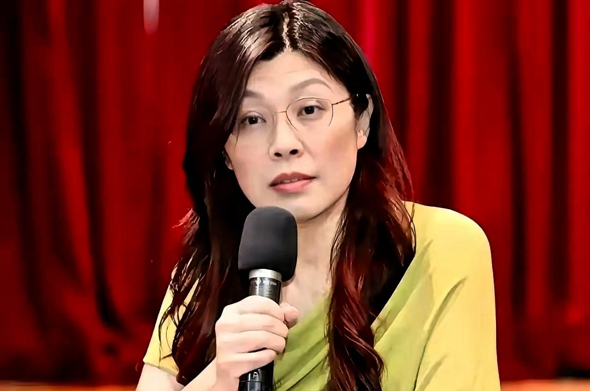郑丽文说和大陆比台湾电动车都没跟上，这话真是一针见血。
 
如今大陆的电动车早就