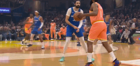 哈登每次看到大个子换防，他都会异常兴奋！这次面对比塔泽的换防，哈登弧顶经典胯下运