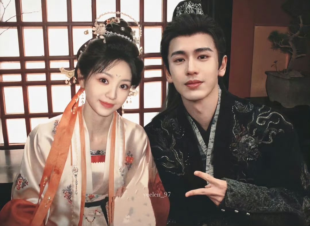 林俊杰给田曦薇迷成啥了 我们小田追星成功了是这样的