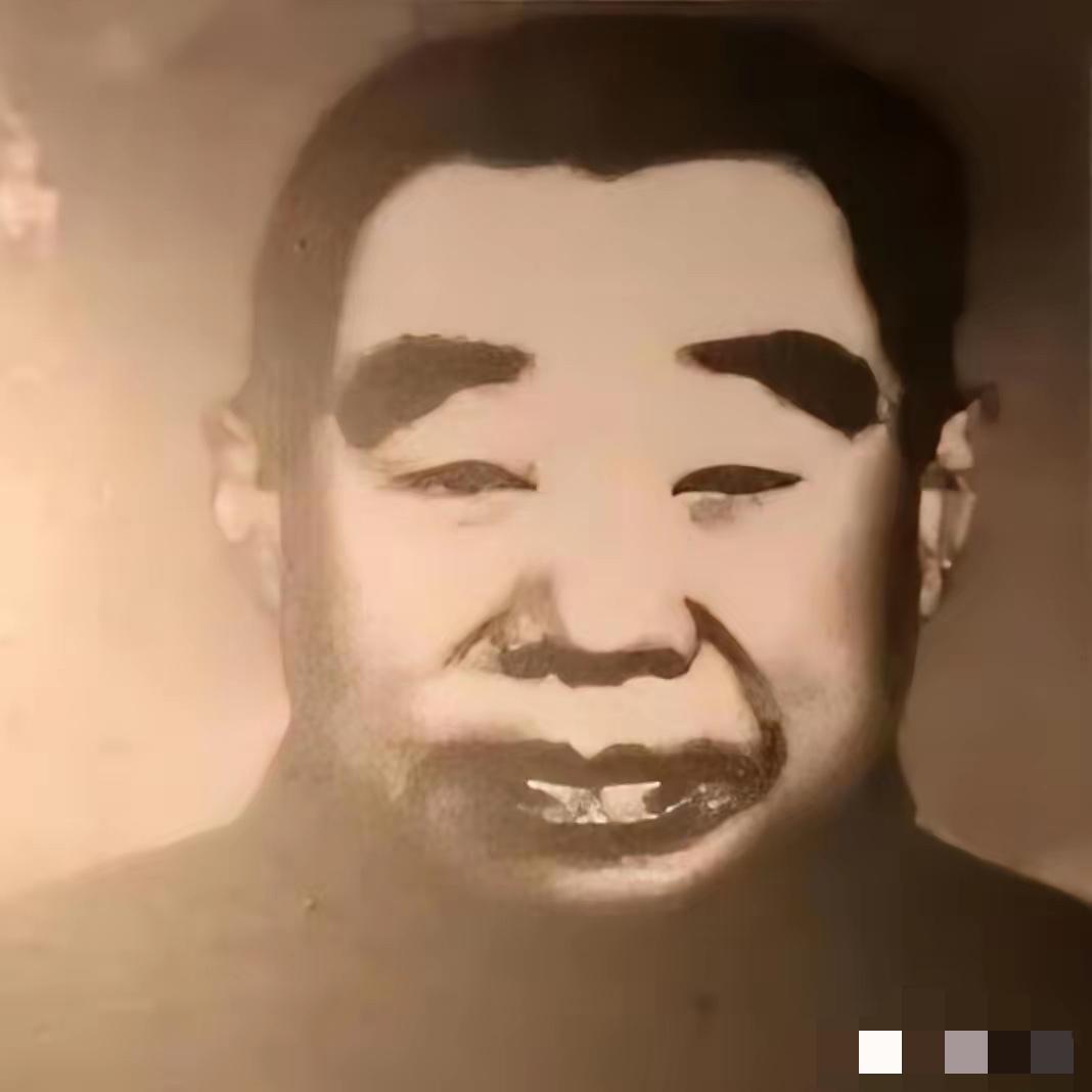 西路军副营长沦为奴隶。1949年青海解放后，他看到解放军帽子上的红星，对站岗的战
