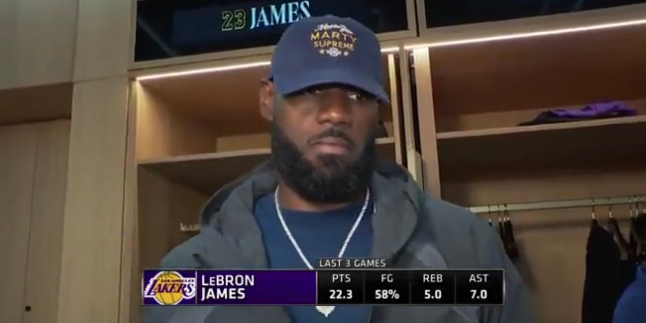 詹姆斯谈湖人防守是否进步：“我认为是的。我们在防守端确实取得了一些进展。今晚我们