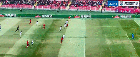 辽宁铁人中超处子球！姆本扎大力射门建功。
辽宁铁人主场迎战天津津门虎，比赛踢到第