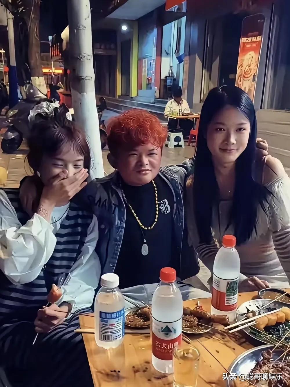 小马云长大了，看着让人心里发酸

17岁的范小勤，已经是一副精神小伙的模样。
花