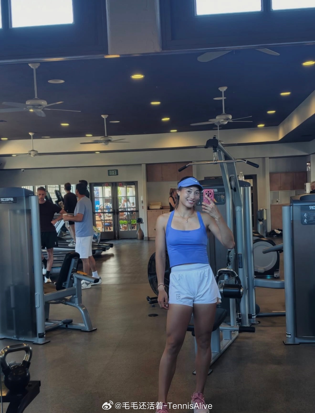 郑钦文分享北美双赛战袍，你们喜欢哪个？ 