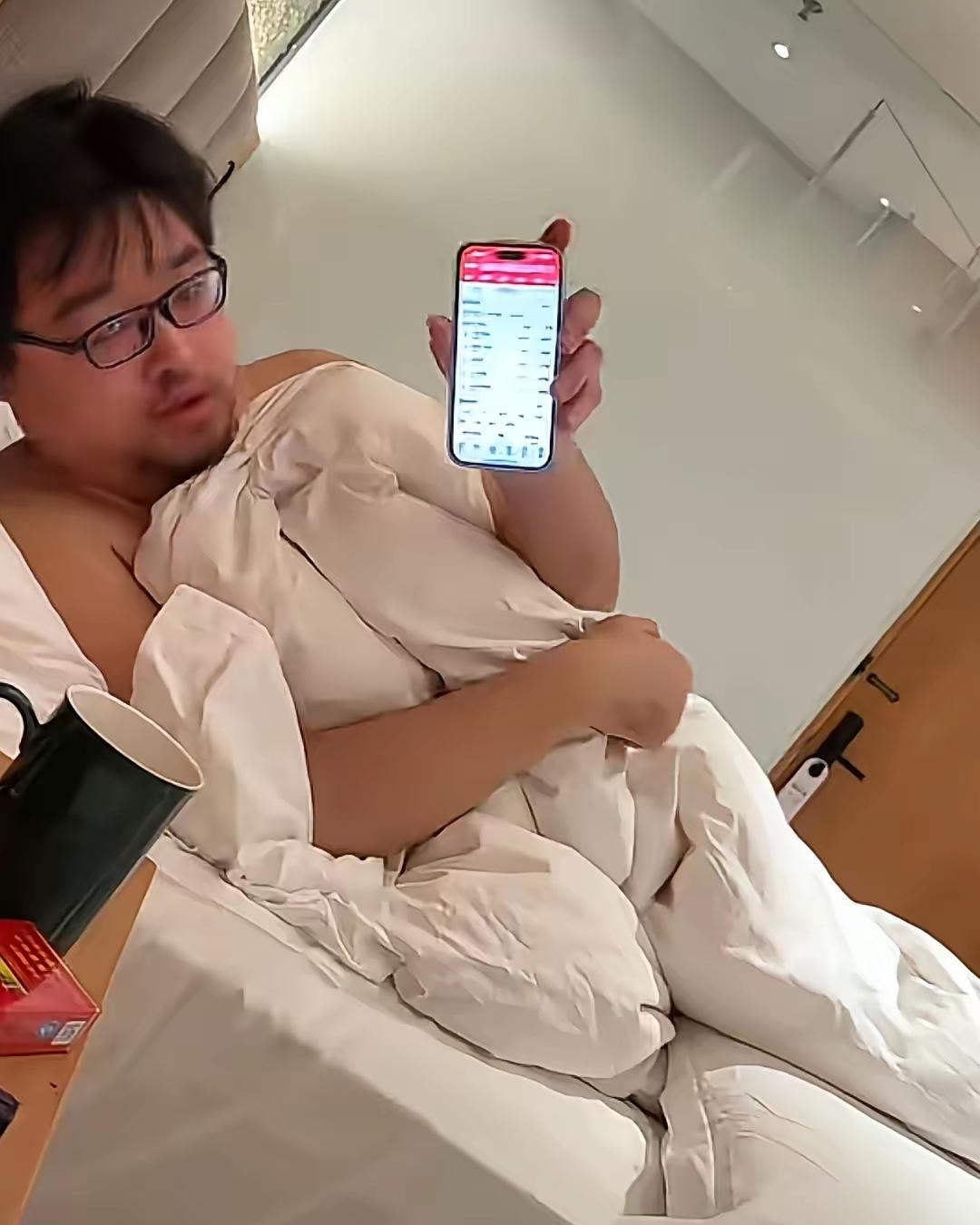 亏的睡不着，大胡子大半夜起来还得看看[捂脸][捂脸]，根本睡不着觉啊！真睡了老铁