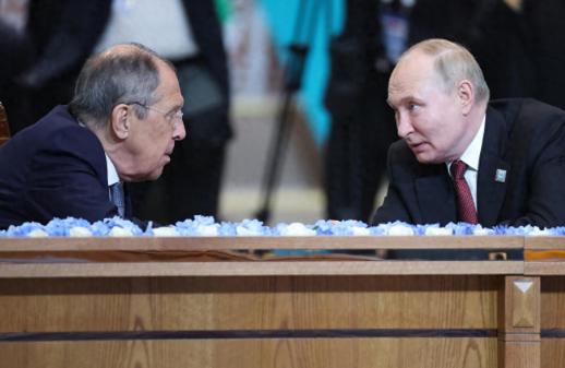 俄罗斯政坛最近爆出大新闻，执掌外交部21年的拉夫罗夫，突然在两场关键场合“失踪”