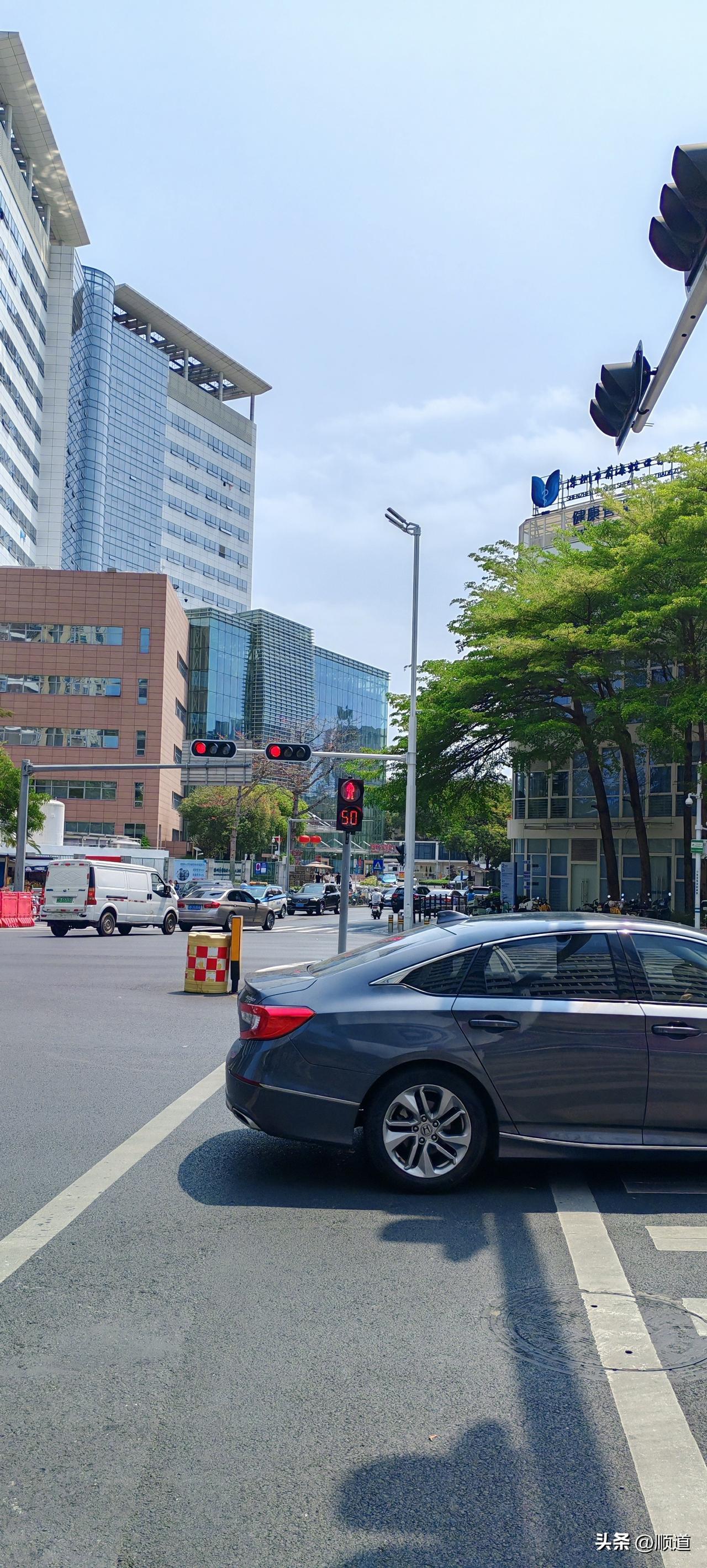 真是恶人先告状。
上海的徐阿姨和老伴儿老张1980年结婚，至今已经四十多年了，两