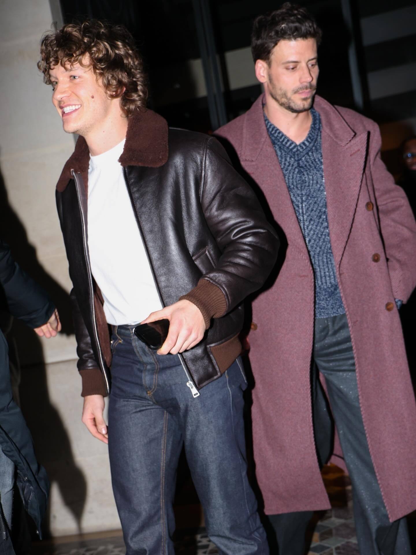 《巅峰对决》主演康纳·斯托瑞与弗朗索瓦·阿诺德巴黎新街拍📷 