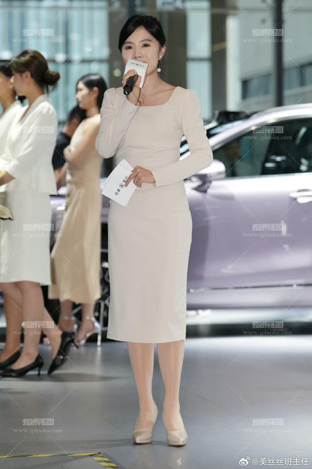 美女穿搭轻熟女神范儿