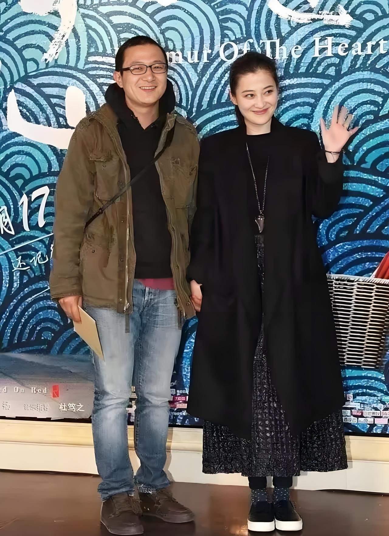 他透过镜头看过无数绝色，但微博点赞列表里，只有妻子的动态。
梅婷在《江河之上》法