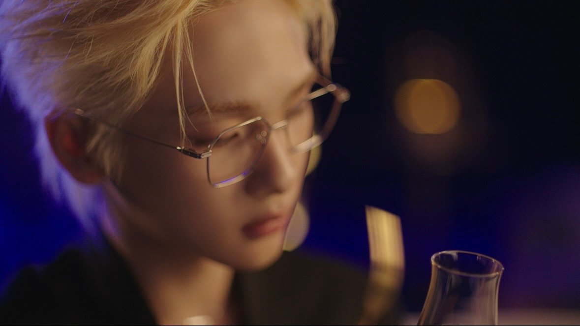 周震南把丰愉写进旋律里 以旋律为笔，以心境为墨，周震南将“丰愉”写进音乐肌理。坚