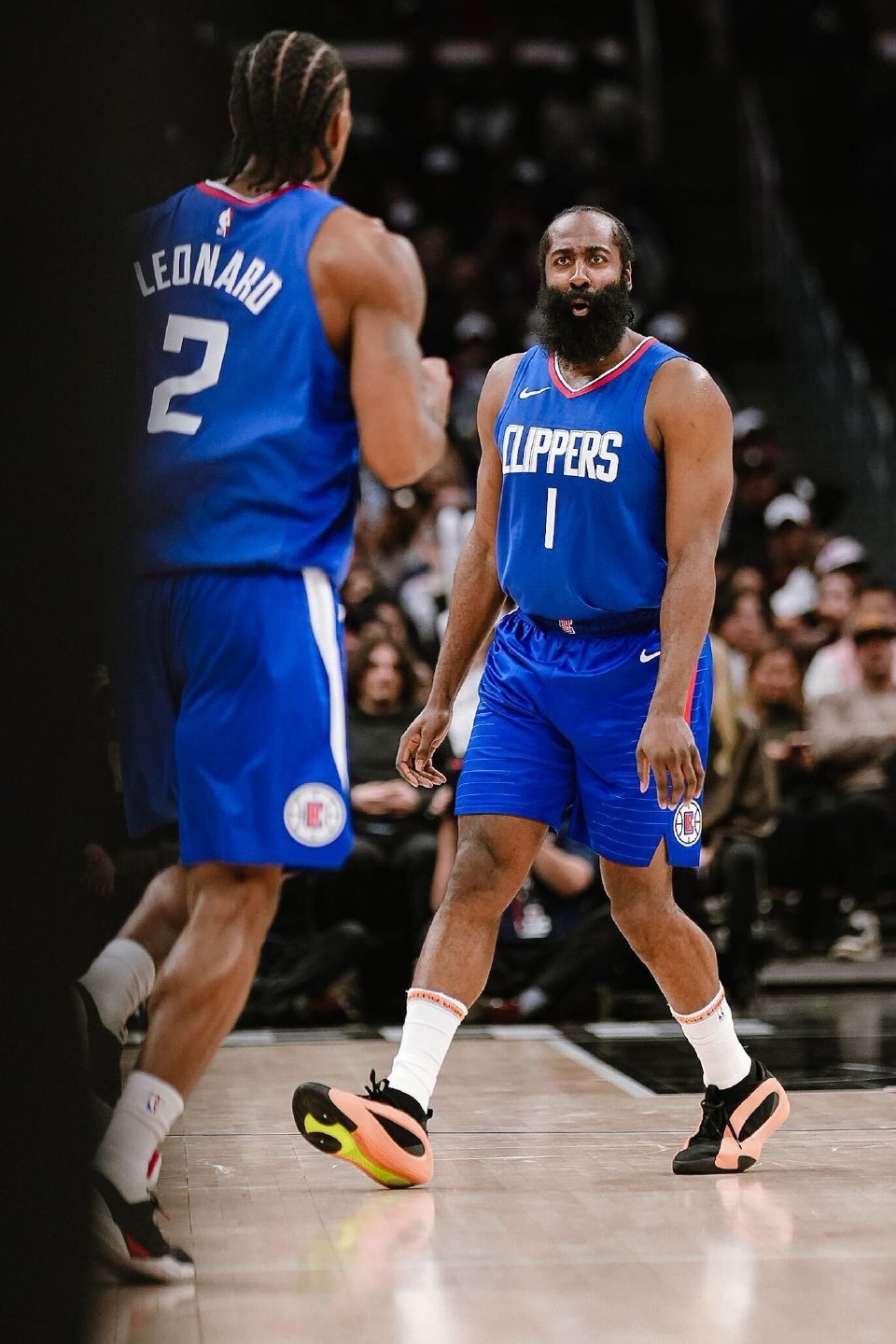 现役球星前十总得分排名：​1，詹姆斯39747分（历史第1），39岁2，杜兰特2